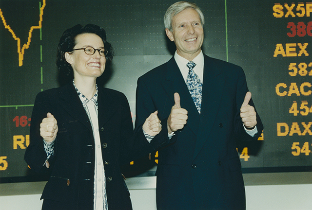 Officials at Geberit’s Initial Public Offering (IPO) in 1999.